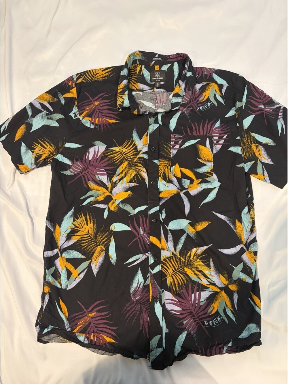 Volcom Men's Floral Short Sleeve Button-Up Shirt